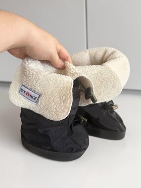Stonz Baby Booties Black Sherpa Lined Large